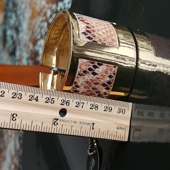 Large metal cuff bangle bracelet NWT - Picture 3 of 4